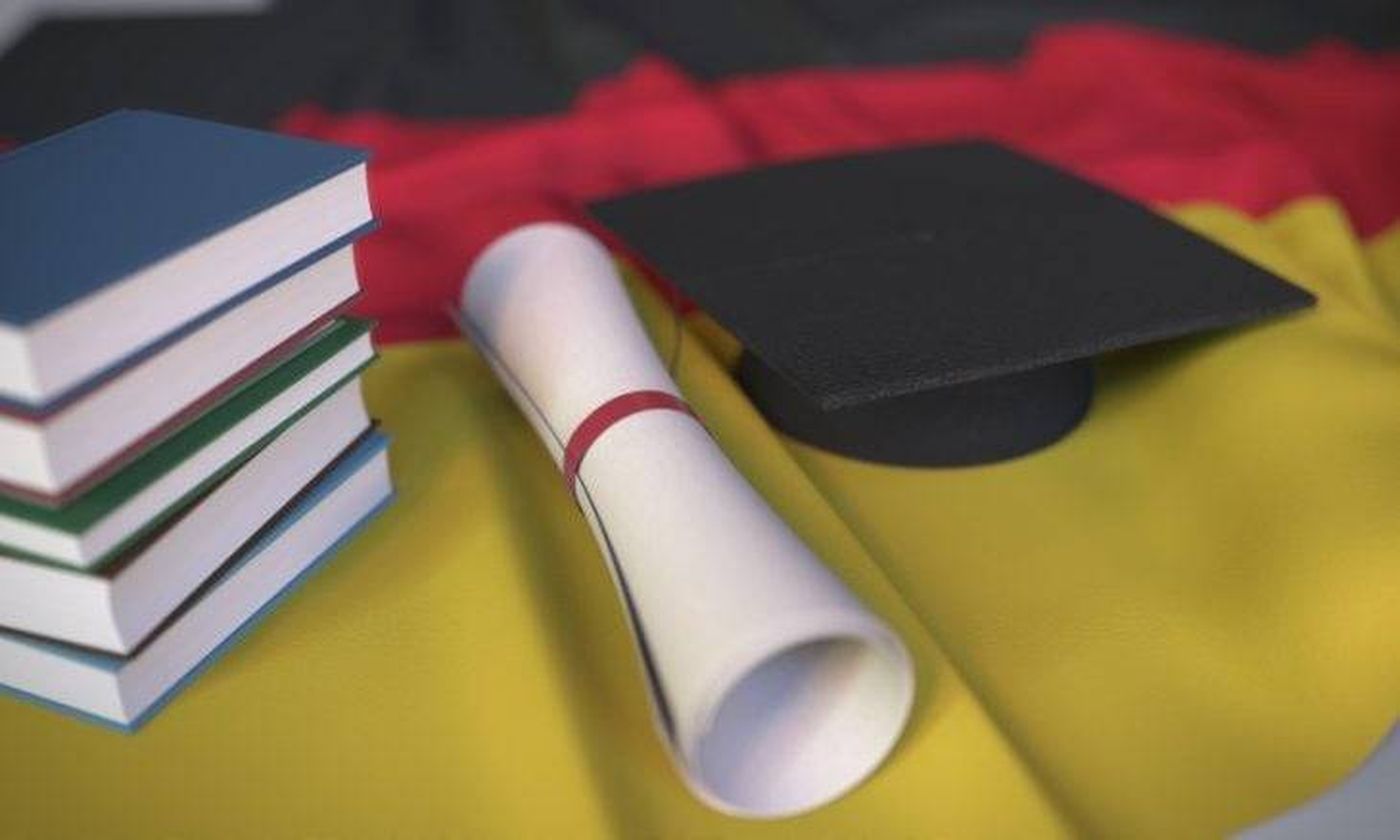 بعمر 12 عاماً...تدرس الاقتصاد في الجامعة