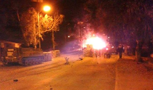 دم الجيش يسيل... باستهدافه بعمل اجرامي ارهابي ...
جبهة النصرة تعلن المسؤولية واستشهاد النقيب الياس خوري وجنديين و18 جريحاً ...
قيادة الجيش : سنواجه كل من يمس بلبنان وسنستمر في تفكيك الشبكات الارهابية