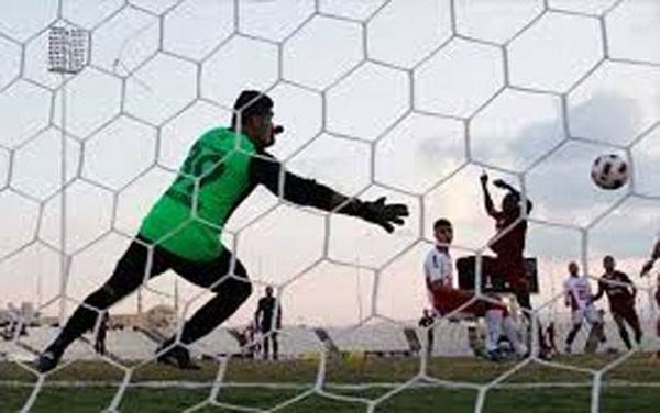 بطولة لبنان في كرة القدم :
فوز النجمة (3-0) والساحل (2-0)