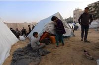 غزة: خيام مهترئة ووفاة 10 أطفال بسبب البرد