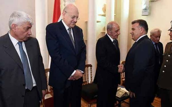 برّي يواصل تقبّل التعازي بوفاة شقيقته