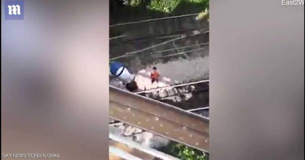بسبب "سيلفي".. فتاة تنجو من الموت بأعجوبة
