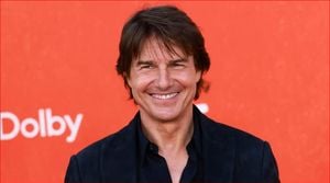 بالفيديو- توم كروز يستعيد رقصة "Risky Business" الشهيرة