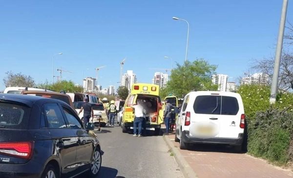 إصابة جندييْن "إسرائيلييْن" بعملية طعن في جنوب "تل أبيب"