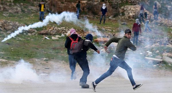 الجيش الإسرائيلي يصيب عشرات الفلسطينيين