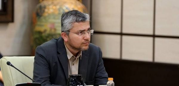 المتحدث باسم لجنة الأمن القومي بمجلس الشورى الإيراني: وفقاً للمادة 13 فإن عدم الالتزام باللوائح المتعلقة بعبور السفن من مضيق هرمز يخضع للمادة 5 من قانون العقوبات الإسلامي