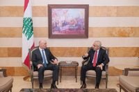 الحجار والبساط يبحثان تعزيز الرقابة على حركة الصادرات اللبنانية
