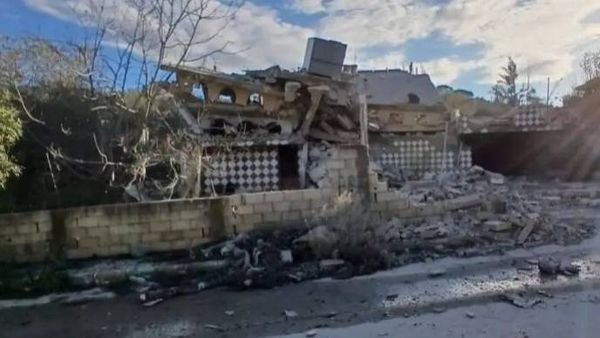 العدو يُواصل اعتداءاته: جريح في زبقين... تفجير منازل... وإلقاء قنابل