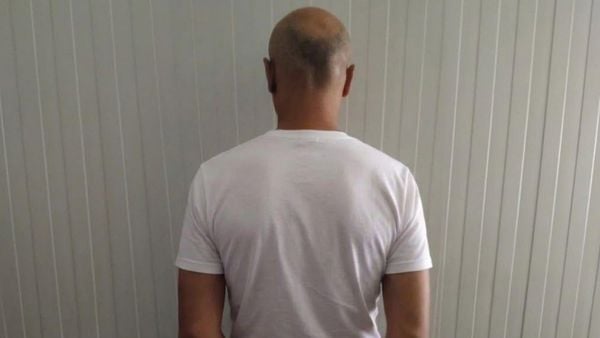 سرق مجوهرات بـ10 آلاف دولار من منزل في الكورة... فوقع بقبضة الأمن