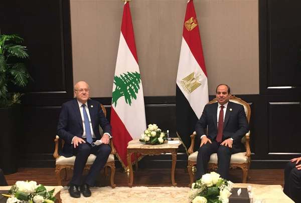 الرئيس المصري استقبل ميقاتي والوفد اللبناني الى قمة منظمة الدول الثماني