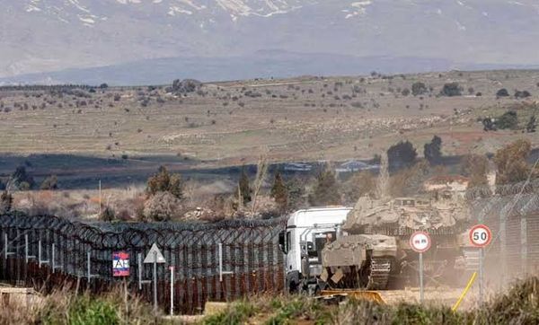 ‏التلفزيون السوري: الجيش الإسرائيلي يقصف بالمدفعية في جنوب شرق بلدة الرفيد في ريف القنيطرة الجنوبي