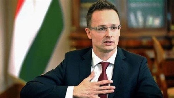 وزير خارجية هنغاريا يدعو الإتحاد الأوروبي لوقف الإجراءات التي تهدف الى تصعيد الصراع في أوكرانيا