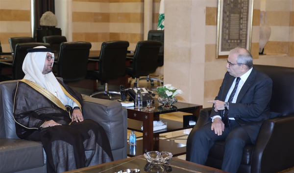 سلام عرض مع بخاري التطوّرات
ومع بلاسخارت المستجدات في الجنوب