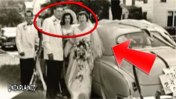 بالفيديو- رجل كان يشاهد حفل زفاف والديه الذي كان يعود لعام 1953 ، عندما لاحظ شيء غريب جدًا!!