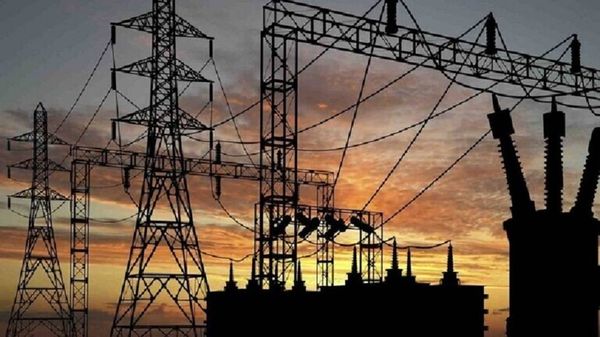 التيار الكهربائي بدأ يعود إلى بيروت بعد انقطاع شامل دام 48 ساعة