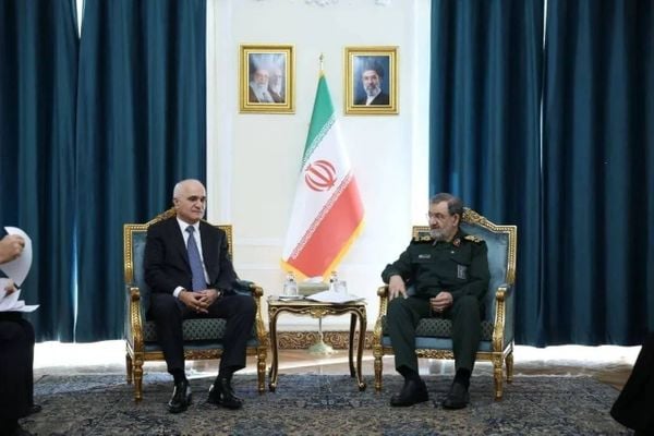 رضائي: ترامب «عالق في المستنقع»... لا يستطيع التفاوض ولا خوض الحرب