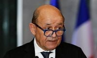 لودريان في بيروت الأسبوع المقبل: لإجراء الإستحقاقات في مواعيدها وتحقيق الإصلاحات ومنع أي خضّة أمنية
يُشجّع قوى المجتمع المدني على خوض الإنتخابات كون «الكتلة التغييرية» هي أول خطوة من «العقد الجديد»!!