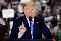 نزول متعثر يعيد الجدل حول صحة ترامب في ولايته الثانية