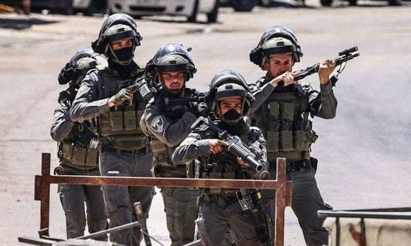 الجيش الإسرائيلي يقتحم معهد الأونروا ويحتجز العاملين فيه