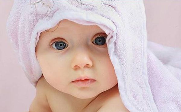 في أي سنّ تنجب المرأة طفلاً جميلاً؟