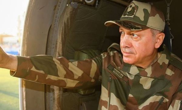 الكشف عن سر ارتداء أردوغان الزي العسكري