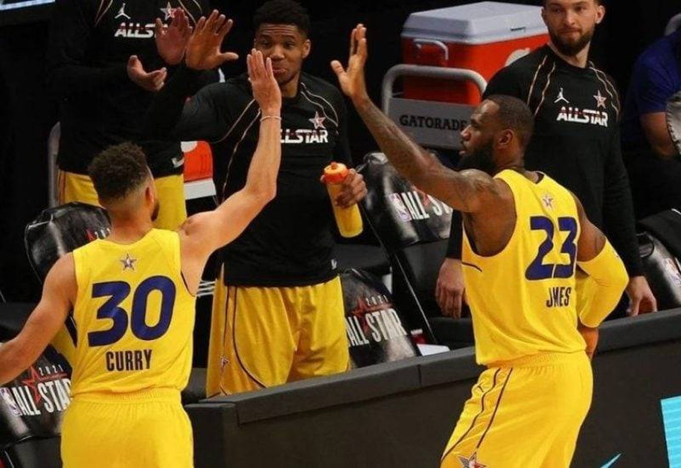 أولمبياد باريس تجذب اهتمام لبرون جيمس... هل يعود إلى المنتخب الأميركي بعد غياب دام 12 عامًا؟