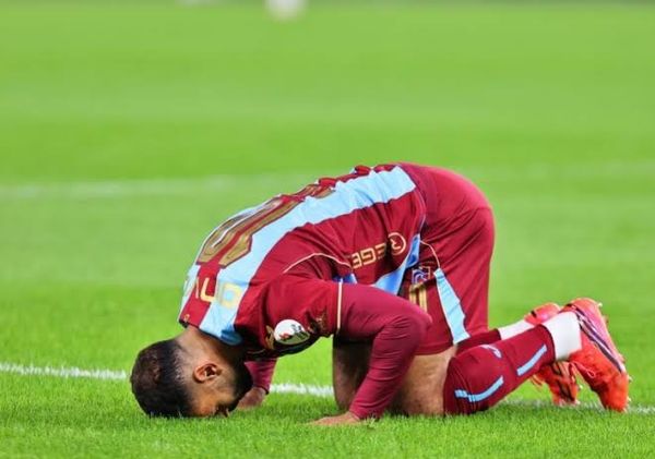 "مومياء بلا دهون".. نجم غلطة سراي يشيد بلياقة محمد صلاح