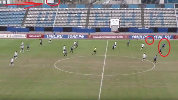 في لقطة نادرة.. لاعب يتقمص دور صياد ويصيب طائرا بالكرة أثناء المباراة (فيديو)
