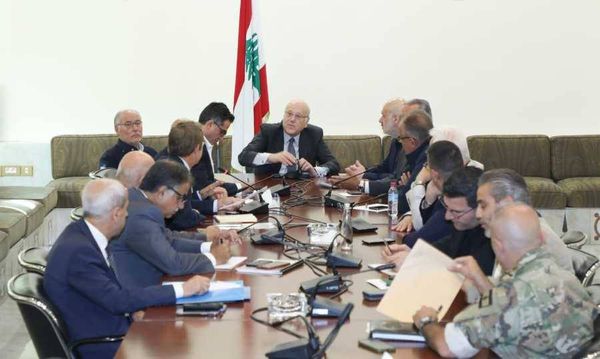 ميقاتي يلتقي قائد الجيش.. ولجنة الطوارئ الحكومية تناقش تدابير دعم مراكز الإيواء