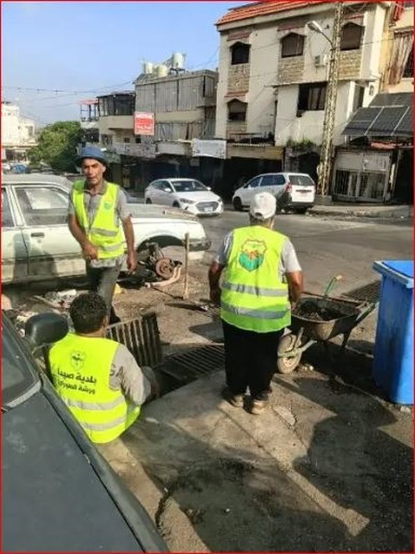 بلدية صيدا تنفذ حملة رش وتنظيف استعداداً للشتاء