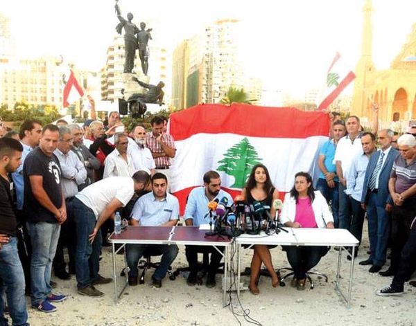 الحراك المدني يربك الاحزاب والسياسيين ويهز اعمدة النظام السياسي
مبادرة لجنبلاط مع عون لانعاش الحكومة والمجلس لكنّ الاجواء قاتمة
تخوف كبير من مظاهرة الحراك المدني اليوم والسفارات الغربية تنذر بعدم القمع