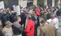 العسكريّون المتقاعدون والأساتذة وجمعيّات المودعين
يحتجون على تردي الأوضاع الاقتصاديّة
