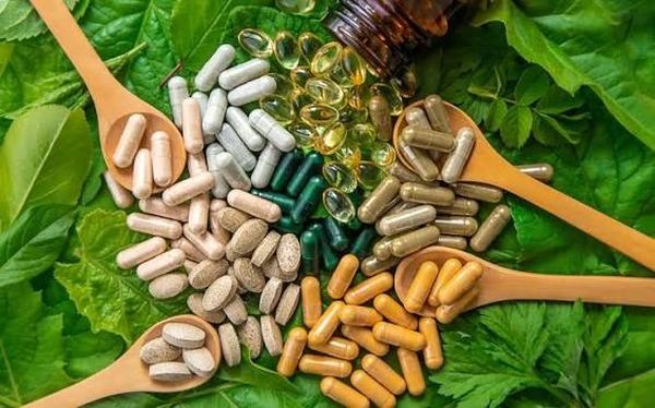 المكملات الغذائية... متى تتحول من فائدة إلى خطر؟
