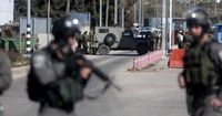 قوات الإحتلال تطلق النار على شاب فلسطيني بزعم تنفيذ عملية دهس