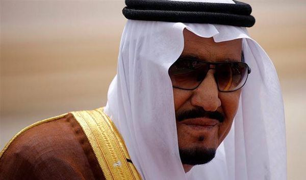 صور جديدة للملك سلمان مع الأمير طلال وابن أخيه