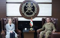 استقبل قائد الجيش العماد رودولف هيكل في مكتبه في اليرزة المنسقة الخاصة للأمم المتحدة في لبنان Jeanine Hennis – Plasschaert، وتناول البحث الأوضاع العامة في لبنان والمنطقة.