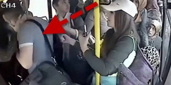 فيديو:  تحرش بفتاة .. لن تصدق ردة فعل النساء في حافلة المتحرش!!