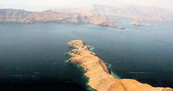 قوات ايرانية تسيطر على سفينة في مضيق هرمز ترفع علم البرتغال