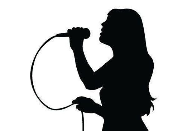 بعد غياب أكثر من 10 أعوام فنانة شهيرة تعود للغناء.. شاهدوا الفيديو