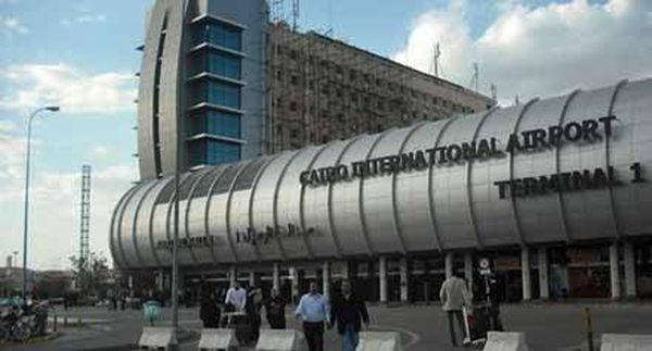 مصر تمنع دخول مسؤول فلسطيني كبير لأراضيها.. وترحله