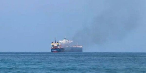 مجموعة الشحن السويسرية تؤكد إصابة إحدى سفنها في عدن