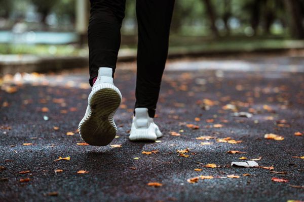 مدربة اللياقة البدنية بتول اللو: ٥ أفكار لتمارين اللياقة للقيام بها في خريف هذا العام