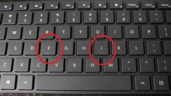 لماذا يوجد خطّ تحت حرفي "ب" و"ت"؟