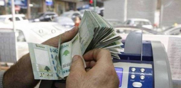 شحّ السيولة بالعملتين الوطنية والأجنبية: سقف السحوبات بالليرة ينخفض.. "يهوي"!