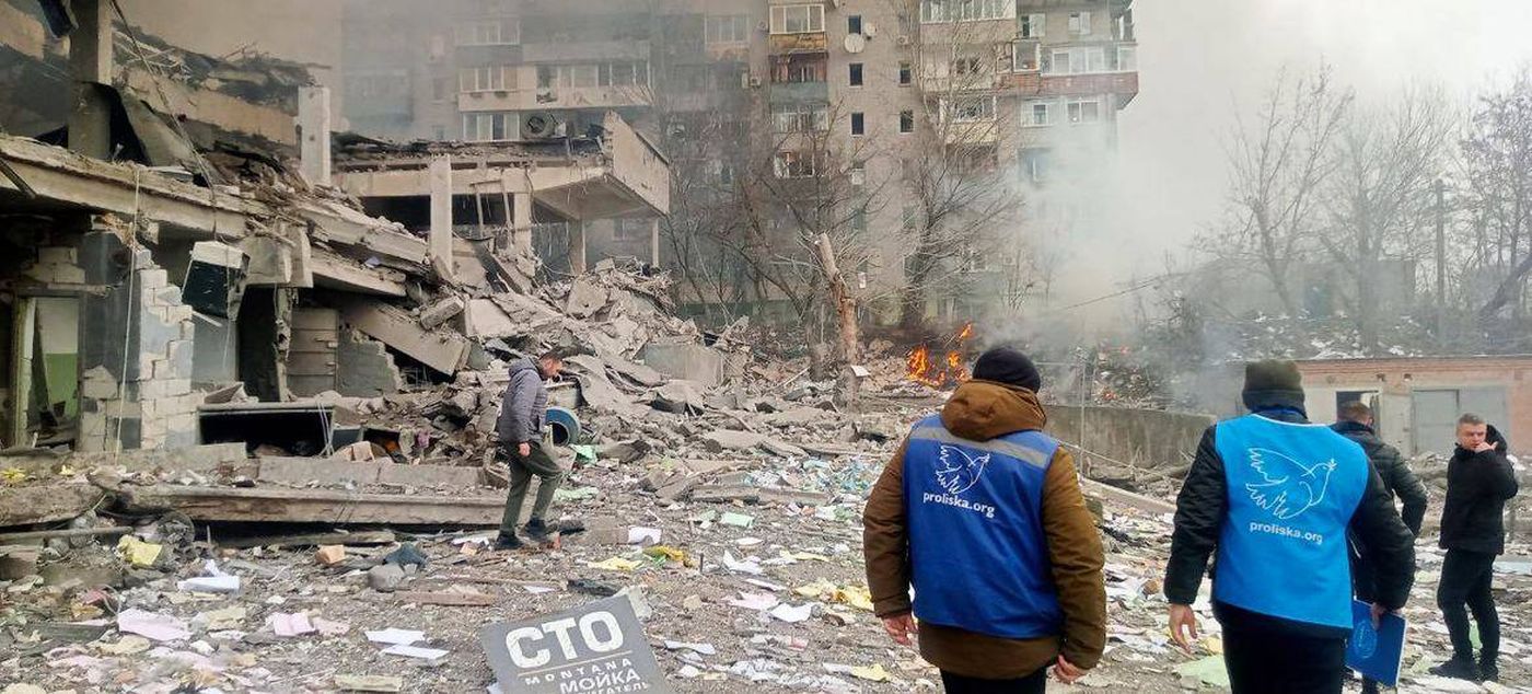 أوكرانيا: مقتل خبير ألغام وإصابة 5 آخرين بضربة روسية