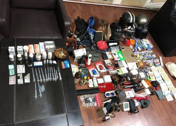 بالصور- سرقات بالجملة قام بها بالاشتراك مع شخص آخر.. وكمية كبيرة من المسروقات ضبطت