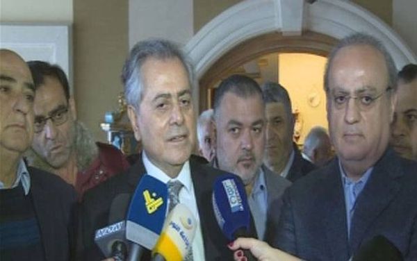 وهاب يواصل تقبل التعازي: انتصرنا على الفتنة

سفير سوريا: دماؤه افتدت المنطقة

كرامي: الجميع تحت سقف القانون ونريد حقيبة