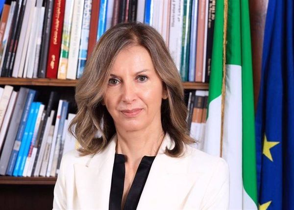 السفيرة الإيطالية في لبنان تؤكد على أهمية الاستمرار في استثمار الموارد لتجاوز الأزمة