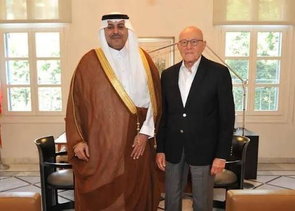 تمام سلام يبحث مع السفير السعودي التطورات والعلاقات الثنائية