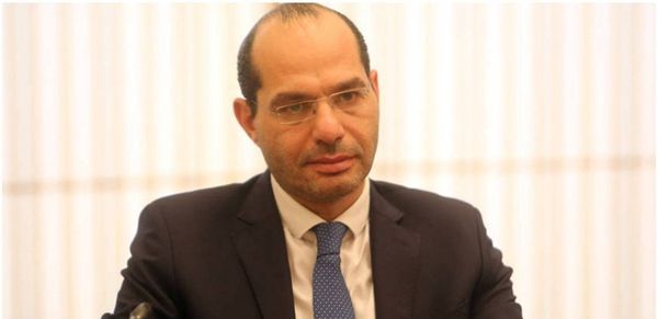 مراد: لا أحد يأخذ صلاحيات أحد